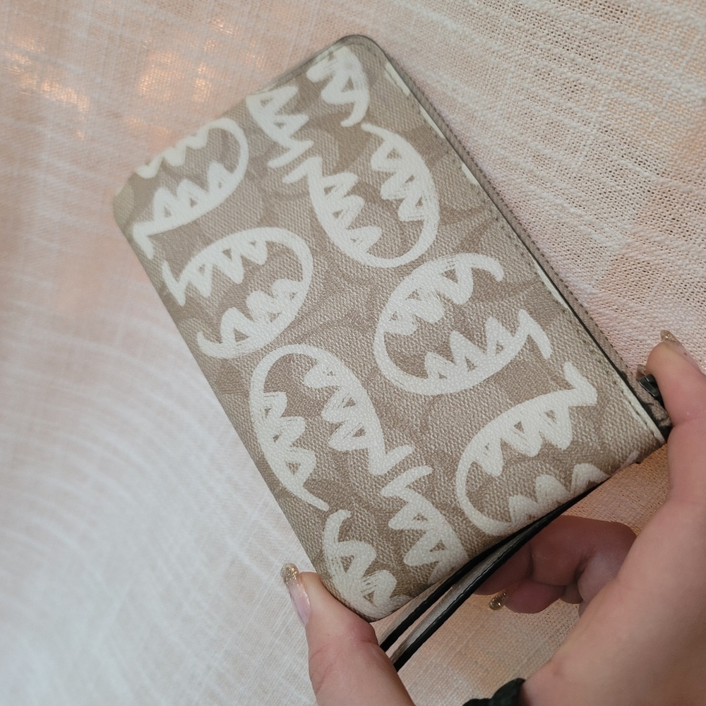 Coach Rexy By Guang Yu Corner Zip Wristlet - Picture 7 of 11